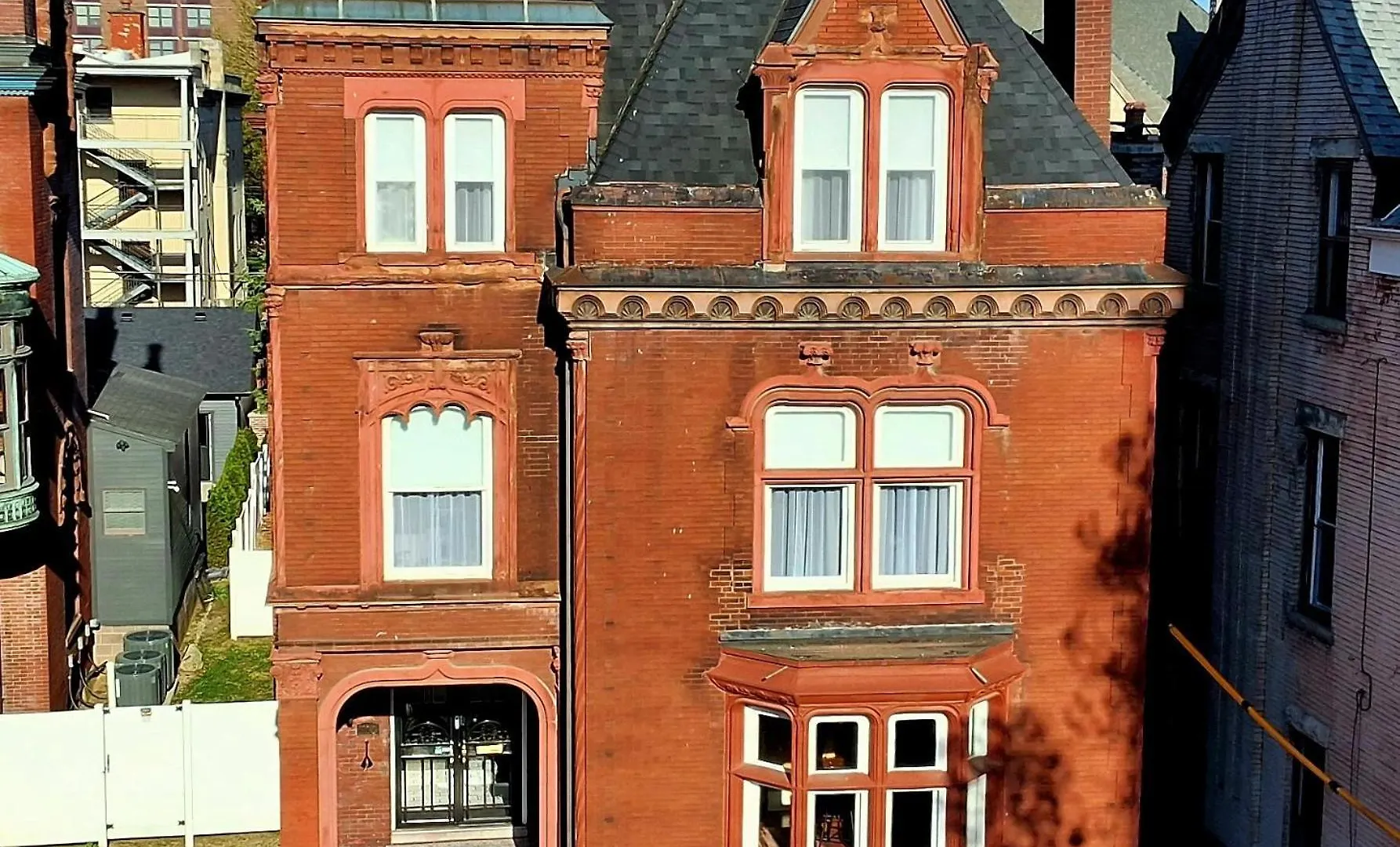 Bourbon Barrel Inn Bed & Breakfast Louisville